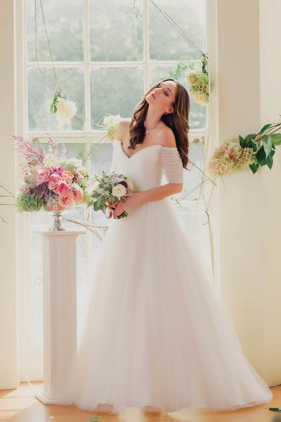 bouquet-spring-bridal-lookbook-fashion-editorial-glamour-grace-blog-published-rosa-clara-francesca-miranda-jenny-packham-mma-agency-kate-timbers122