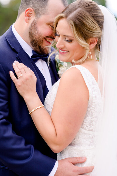 Bride and groom embracing close to one another at the Cleveland Museum of Art