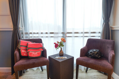 b125afa7-chairs-in-the-suite