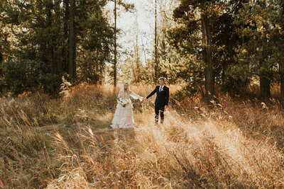 Eastern Idaho Wedding and elopement photograher, photography session. A bride and groom are at the alter, in an outdoor setting, with the groom reading his vows to the bride.
