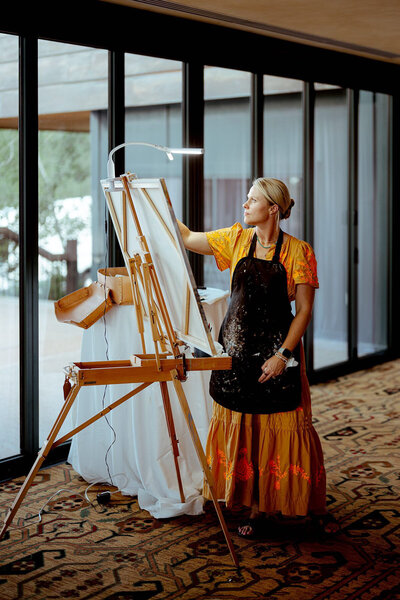 Live event painting, guest portraits and custom requests.
