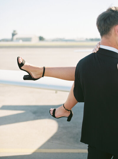 Elizabeth_Watts_Photography_Airplane_Hanger_Engagements11