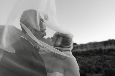 couple-kissing-under-brides-veil