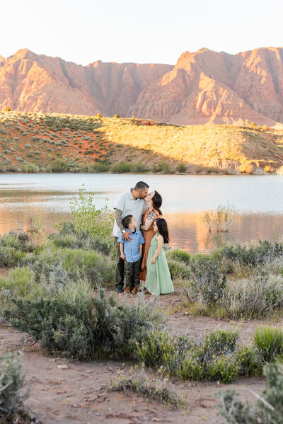 mom and dad and two kids playing on the beach at sand hollow photo taken by Sadie Peterson Photography