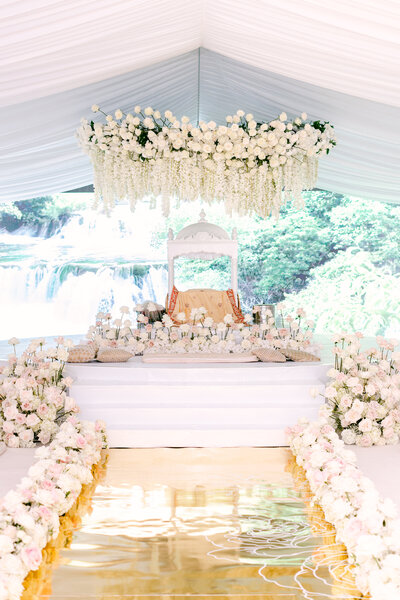 white roses wedding decor space