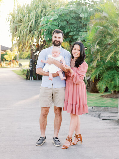 Famille Groupe en extérieur lumière naturelle, tenues élégantes