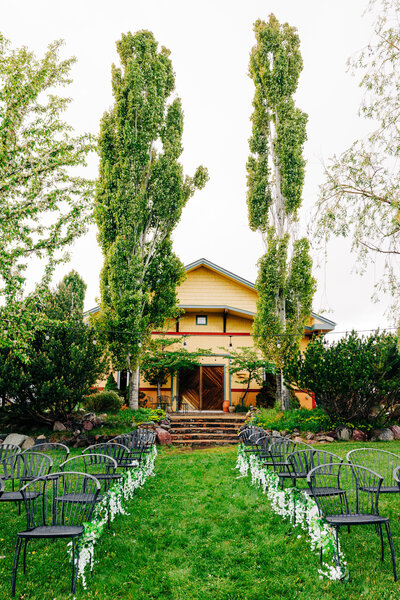 Ten Spoon Winery outdoor wedding ceremony in Missoula, MT