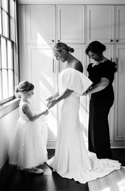 Chic and modern wedding photography during an elegant wedding in Baltimore, Maryland.