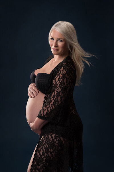 Maternity Photoshoot in Black Lace by Laura King Photography
