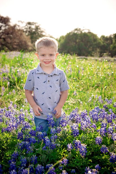 Immerse yourself in lifestyle bliss with Austin's top family photographer. Capture authentic moments and turn them into cherished memories.