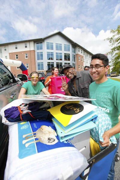 College moving day, event photography by Tamma Smith Photography