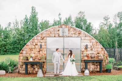 Trendy greenhouse wedding inspiration Jen’s Farm Fresh Florals Venue, captured by Jenny Jean Photography, timeless and elegant wedding photographer in Edmonton, Alberta. Featured on the Bronte Bride Vendor Guide.