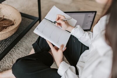 NZ Xero certified Bookkeeper planning her work