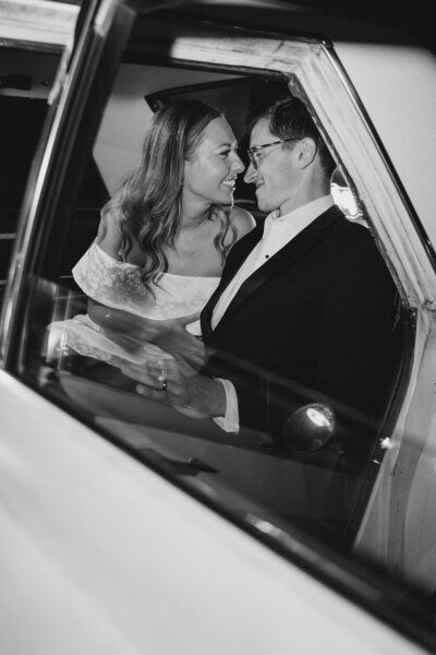 Pinnacle Gold Club wedding venue with couple leaving their reception in an old vintage car