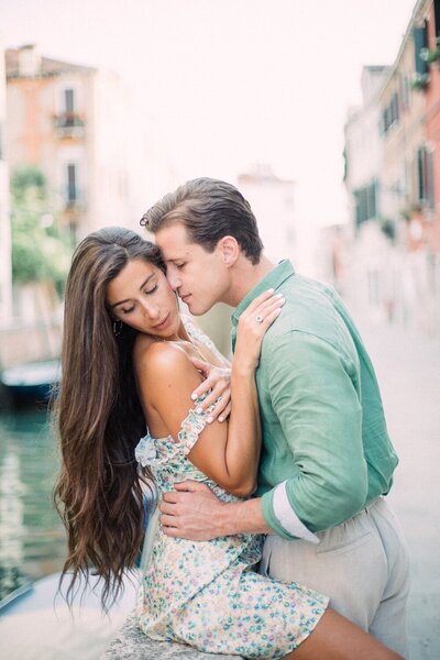 venice-elopement-photographer-editorial-film-35mm-wedding-fashion_0002