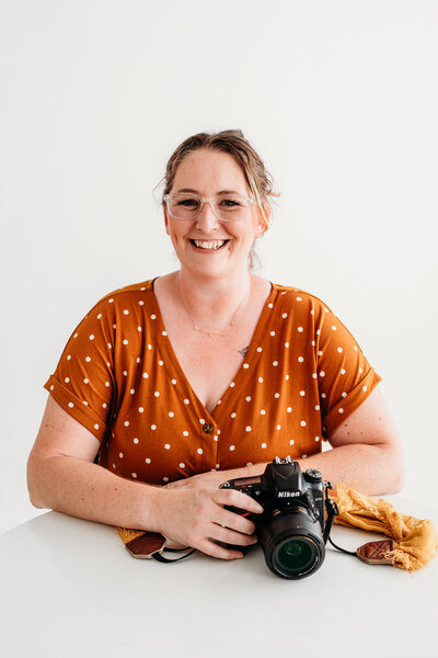photo of Kylie Bree Photography pregnant with twins