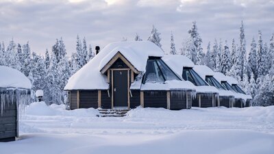 Northern_lights_village_the_photograph02