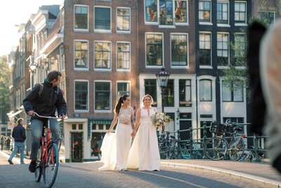 two-brides-gay-wedding-amsterdam-robin-chantal-destination-wedding-planner-mango-muse-events-1030x687