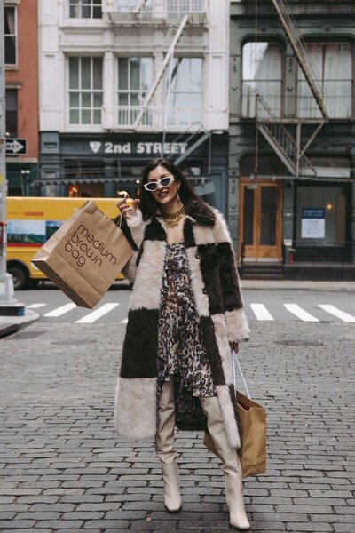 Boston wardrobe stylist holding shopping bags