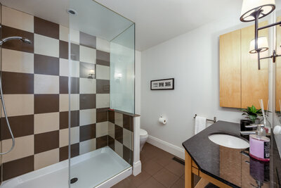 13762 Loyalist Parkway main bath (1)