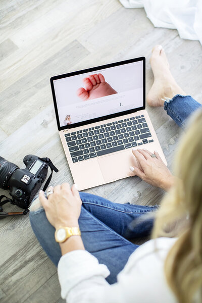 Maternity, Newborn Photographer, pictured with camera and laptop, Fresno, Clovis, Newsletter Signup