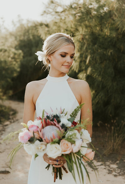 bride holding bouquet