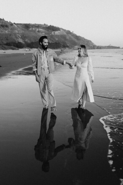 couples photoshoot on beach