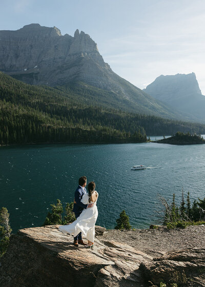elopement-couple-galcier-park-002