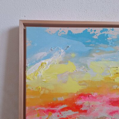 Detailaufnahme von Sunrise Glitter im Schattenfugenrahmen aus Linde. Erfüllt von Lebensfreude und Freiheit.