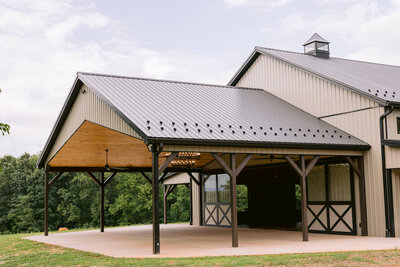 Highland Ridge Farm Barn Exterior 
