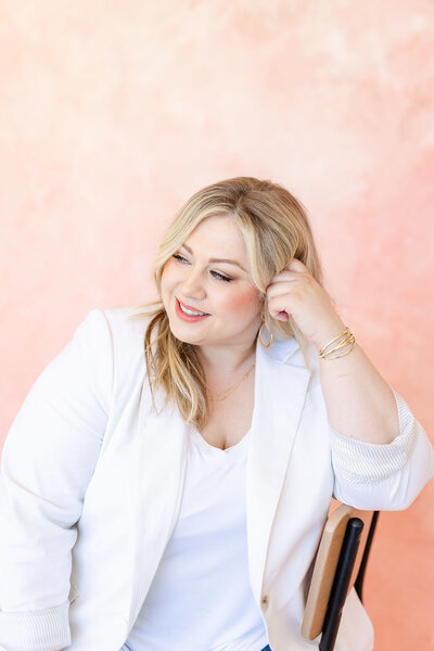 amanda macdowell in white outfit