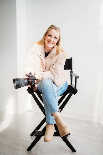 Salem Photographer, Holly sitting in chair with her camera