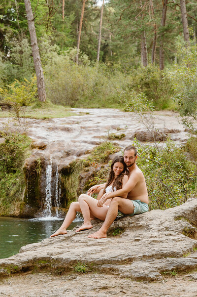Elopement wedding couple canoes in Telluride lake