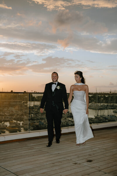 Beautiful and dreamy wedding photography in waikiki. oahu, hawaii. 