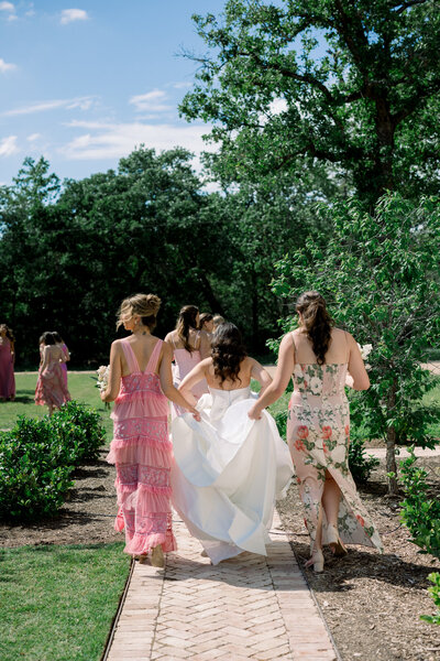 Bride and groom kissing with hill country backdrop in Austin Texas