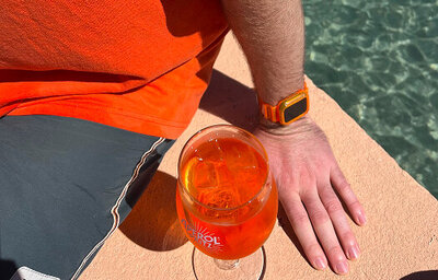 Orang cocktail by the pool