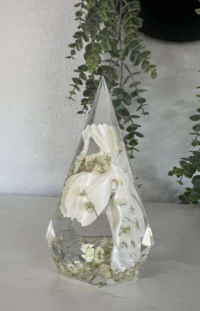 resin ring holder, diamond ring holder, triangle ring holder, pyramid ring holder, memorial piece resin, memorial preservation, wedding flower preservation, flower piece, cremation keepsake, ashes