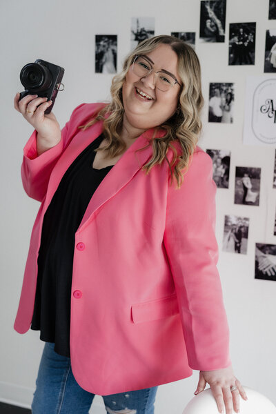 Alycia's passion for photography ignites creativity, turning fleeting moments into timeless keepsakes.