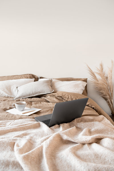 laptop-in-bed