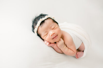 Orange County Minimalist and Natural Newborn Photographer