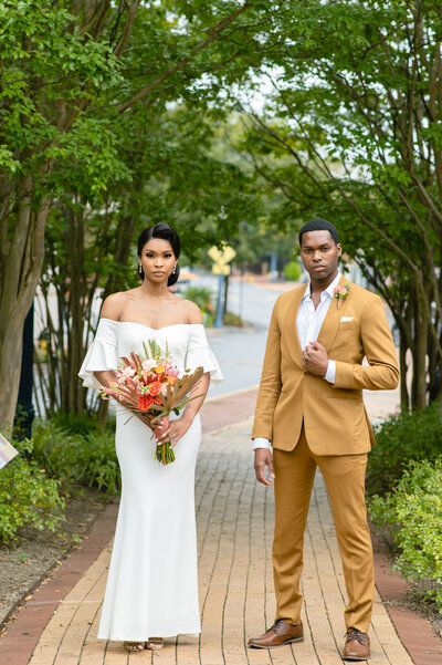 Bride and Groom outdoor in Annapolis wedding venues by Get The Look Weddings and Events LLC
