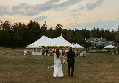 Rainy Afternoon Wedding photos at The Press Room in Tacoma Washington