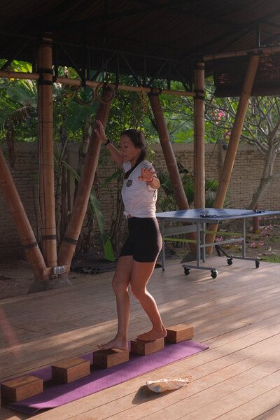Woman surf coaching at Santai Retreats - Indonesia 