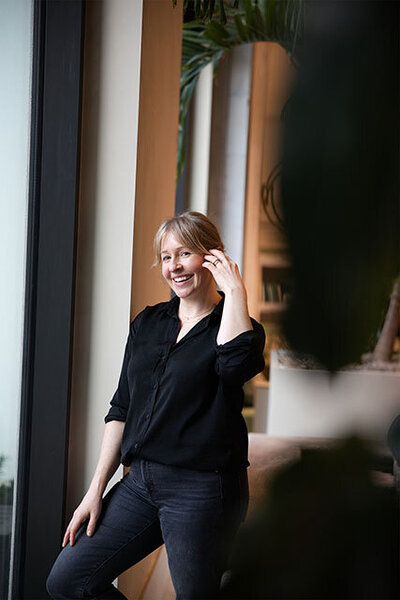 A candid photo of Heather Jorde, a North Shore photographer, laughing at the camera.