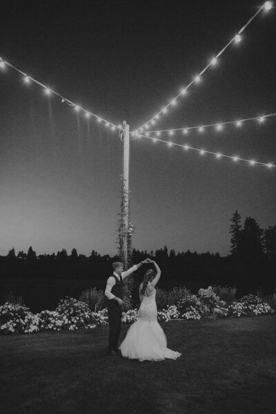 Pacific Northwest Wedding Photographers who are all about the memories, not the poses.
