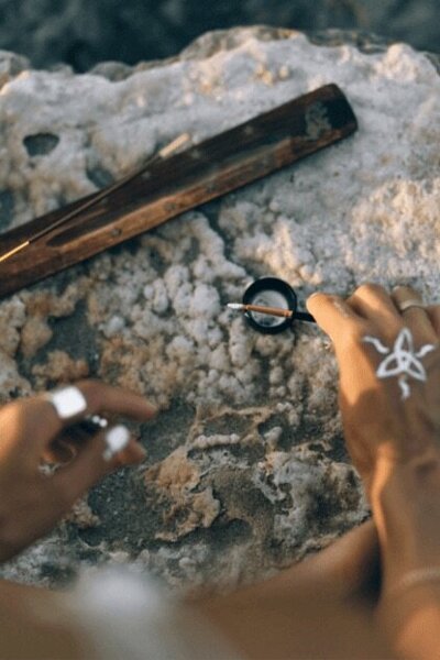 A soulful scene in Sayulita featuring sacred body art, incense, and mindful rituals by the coast — celebrating spiritual connection, wellness, and nature’s healing energy.