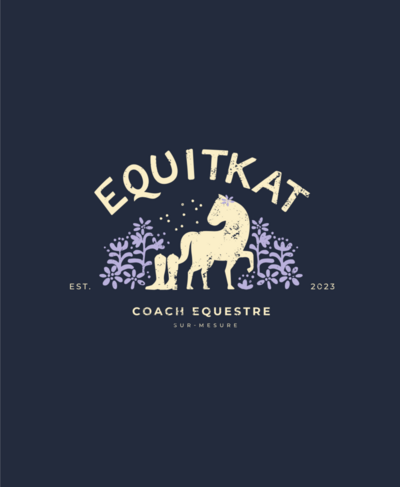 Logo Equitkat sur fond bleu crée par le Studio Youmé, création de logo à Saint-Gilles-Croix-de-vie en Vendée.