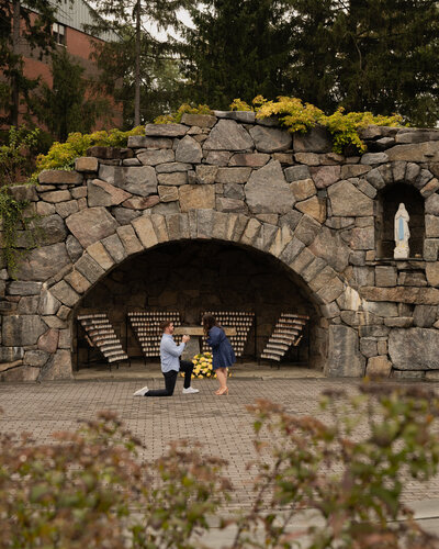 The moment he got down on one knee for this Siena College proposal.