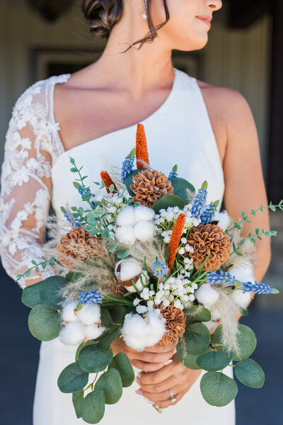Explore beautiful wedding moments captured by Shayna Johnson at Yates Chapel and Events Center. From the intimate first look to timeless bride and groom portraits, every photo tells a unique love story. Discover how Shayna’s natural, joyful style highlights the elegance of your wedding day at this stunning venue.
