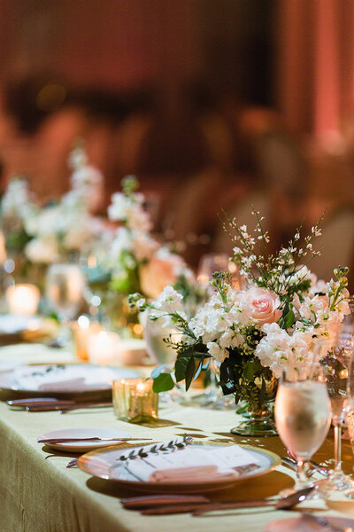 Fleurs pendant reception de mariage